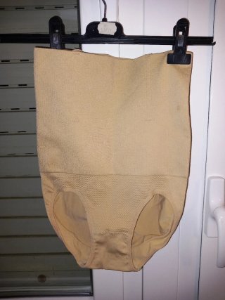 Guaina elastica modellante contenitiva a vita alta