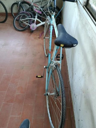 Bicicleta de carrera azul