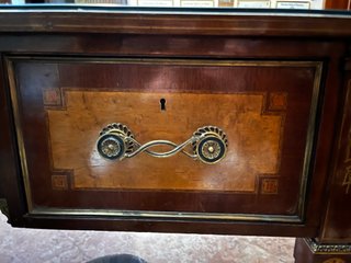 Mesa de despacho antigua de madera maciza