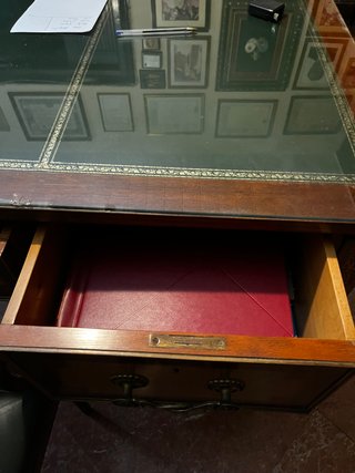 Mesa de despacho antigua de madera maciza