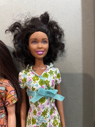 Barbies con vestidos y botas