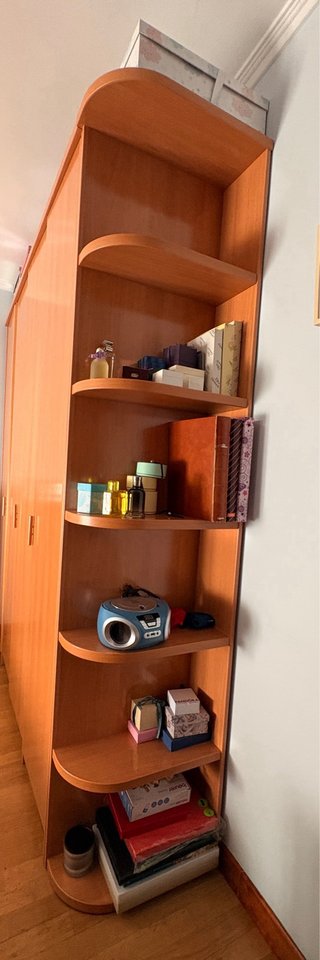 Armario ropero de madera