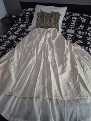 Vestido de Novia verde oliva y Beige