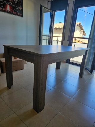 Mesa de comedor de madera
