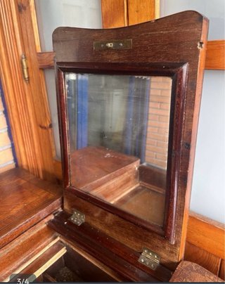 Mesa de madera clásica para restaurar