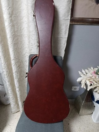Guitarra clásica  antigua.