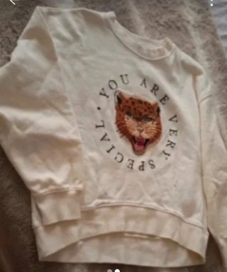 Sudadera Stradivarius con estampado de leopardo