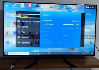 MONITOR SAMSUNG DE 48 PULGADAS CON PIES Y MANDO