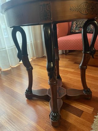 Mesa auxiliar madera tallada cisne