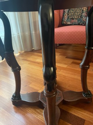 Mesa auxiliar madera tallada cisne