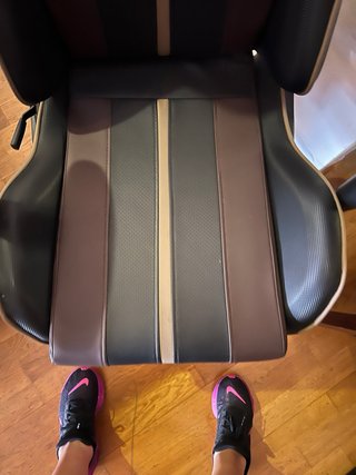 Silla gaming marrón y negra Thunder x3