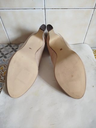 Zapatos de tacón beige