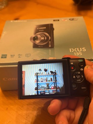 Digicam Canon IXUS 135 · 16 MP · WiFi · en caja