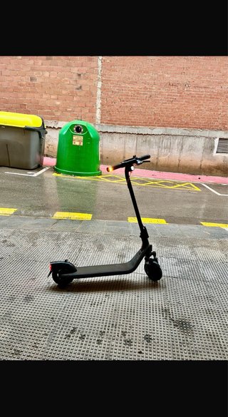 Patinete eléctrico negro