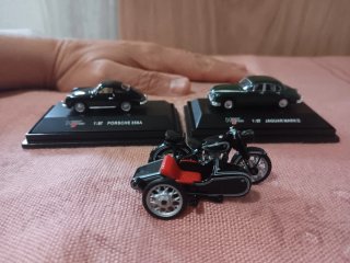 Lote 3 Miniaturas 1/87 Porsche, Jaguar, Moto