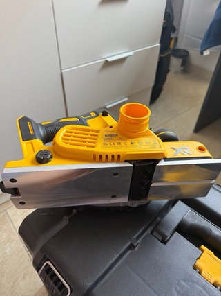 Cepillo Eléctrico Dewalt DCP180 XR