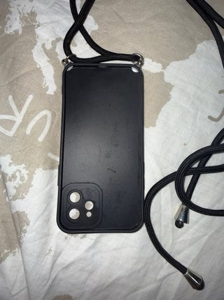 Funda iPhone 12 con cuerda para colgar