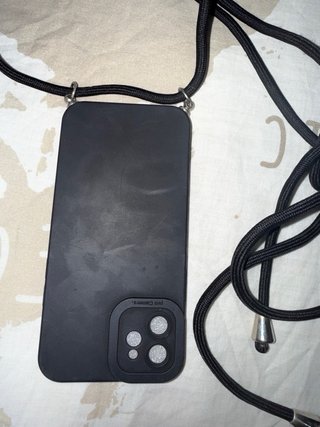 Funda iPhone 12 con cuerda para colgar