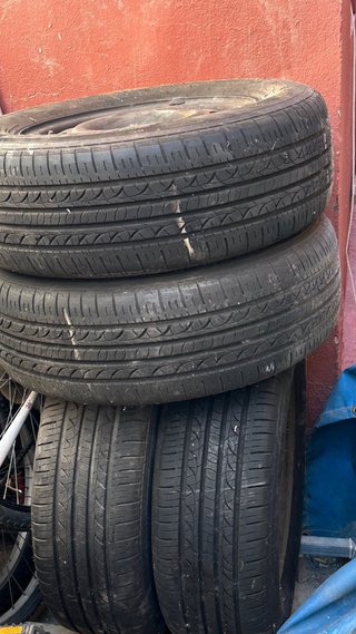 4 Neumáticos 215/65R15 Kia Carnival