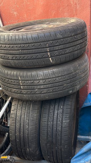 4 Neumáticos 215/65R15 Kia Carnival