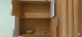Mueble de almacenamiento de madera y cristal