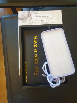 Funda violeta  y cordón iPhone 14 PlusMarca KASLLY