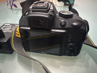 Nikon D3300 + Tarjeta SD 32GB