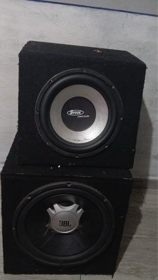 Altavoces JBL y SPOOK