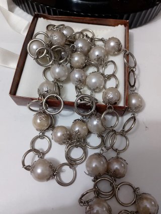 Collana con sfere enormi lunga 150 cm