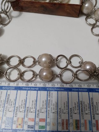Collana con sfere enormi lunga 150 cm