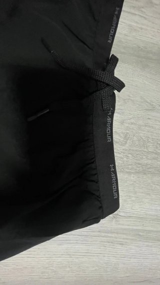 Pantalón chándal Under Armour negro