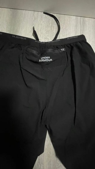 Pantalón chándal Under Armour negro