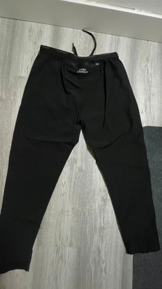 Pantalón chándal Under Armour negro
