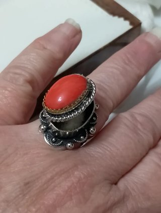 Anello vintage con camera segreta