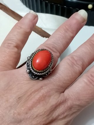 Anello vintage con camera segreta