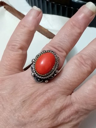 Anello vintage con camera segreta