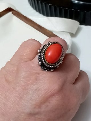 Anello vintage con camera segreta