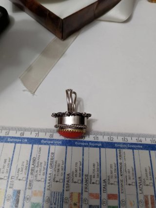Anello vintage con camera segreta