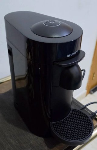 Cafetera DeLonghi Vertuo Plus Negra