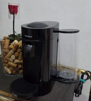 Cafetera DeLonghi Vertuo Plus Negra