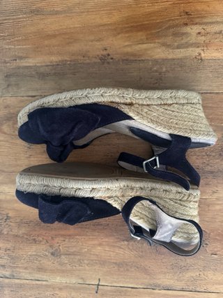 Sandalias de piel negras y beige