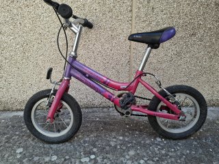Bicicleta infantil morada y rosa