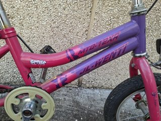 Bicicleta infantil morada y rosa