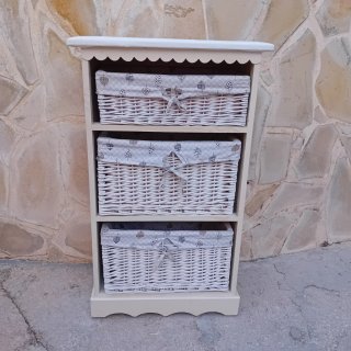 Cajonera auxiliar de mimbre y tela