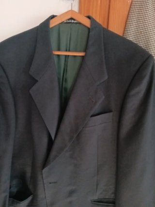 Chaqueta  10€ cada una,la de piel 100 €y marrón 20