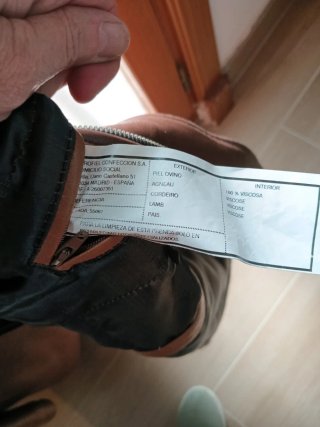 Chaqueta  10€ cada una,la de piel 100 €y marrón 20