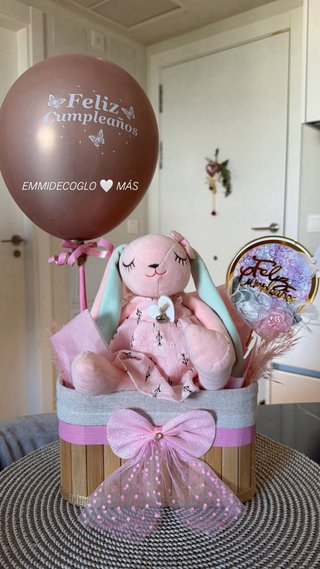Arreglos de globos con peluches chocolate y flores