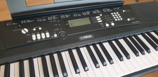Yamaha EZ-220 Teclado Electrónico