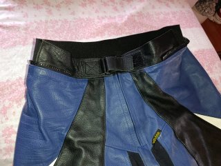 Pantalón de cuero Miline azul y negro