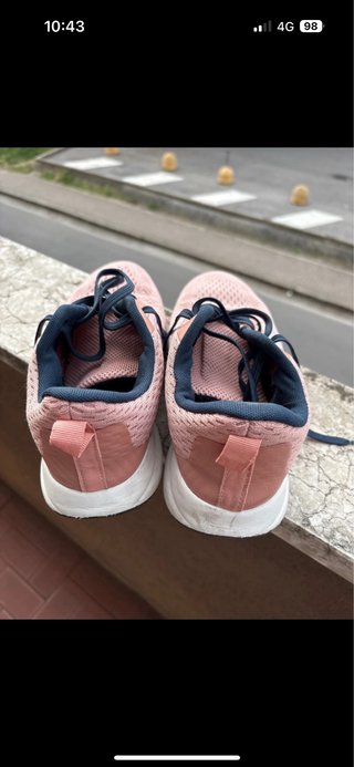 Scarpe da ginnastica rosa e blu